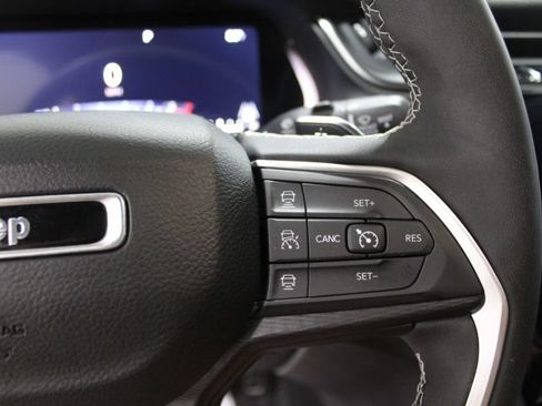 Used 2023 Jeep Grand Cherokee Altitude AWD/4WD image 38