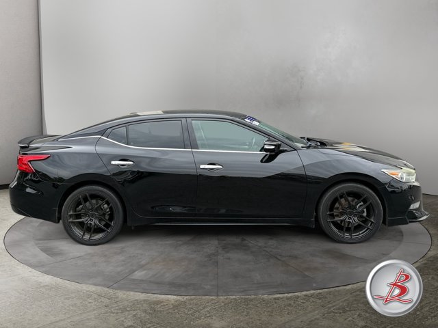 Used 2017 Nissan Maxima SR w/ Midnight Edition FWD image 8