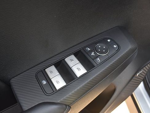 Used 2025 Mitsubishi Outlander SE FWD image 13