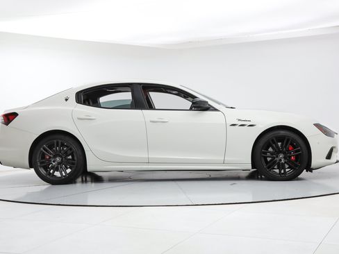 Certified 2023 Maserati Ghibli Modena RWD image 6