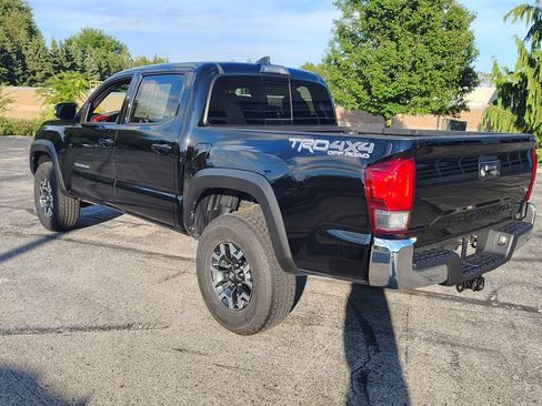 Used 2017 Toyota Tacoma TRD Off-Road w/ Tow Package (A/T) AWD/4WD image 9