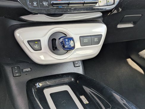 Used 2016 Toyota Prius Four image 21