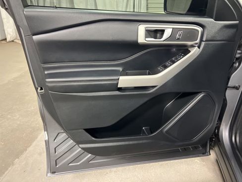 Used 2022 Ford Explorer XLT RWD image 22