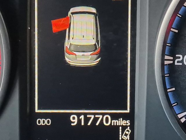 Used 2018 Toyota RAV4 LE w/ Carpet Mat Package FWD image 19