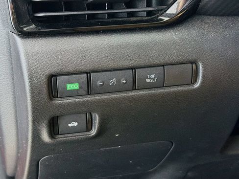 Used 2023 Nissan Sentra SV w/ SV Premium Package FWD image 12