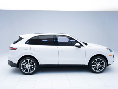Certified 2020 Porsche Cayenne AWD/4WD image 8