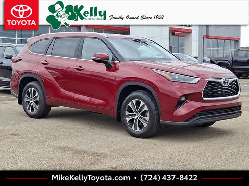 New 2026 Toyota Highlander XLE image 1