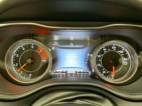 Used 2019 Jeep Cherokee Limited w/ Luxury Group AWD/4WD image 15