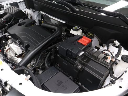 Used 2026 Chevrolet Equinox LT AWD/4WD image 14