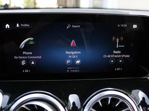 Used 2022 Mercedes-Benz GLB 250 4MATIC w/ Premium Package Lite image 16