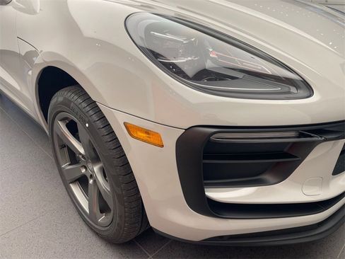 New 2026 Porsche Macan image 24
