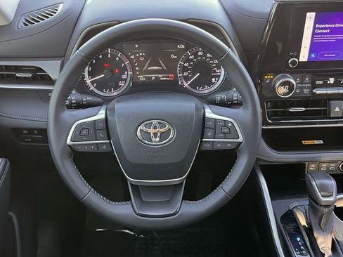 Used 2024 Toyota Highlander XLE image 13