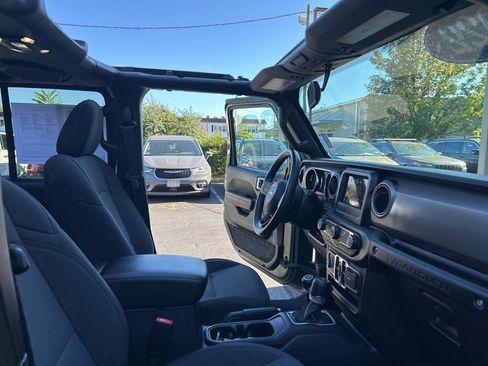 Used 2022 Jeep Wrangler Unlimited Sport image 42