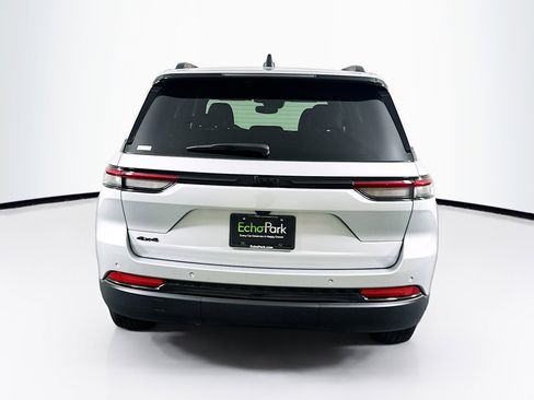 Used 2024 Jeep Grand Cherokee Altitude image 7