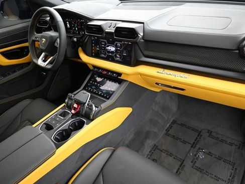 Used 2025 Lamborghini Urus SE AWD/4WD image 30