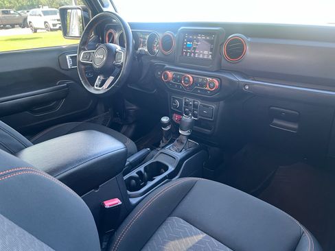 Used 2021 Jeep Gladiator Mojave w/ Cold Weather Group AWD/4WD image 14