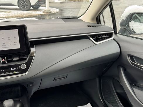 Used 2025 Toyota Corolla LE image 23