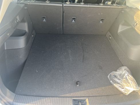 Used 2025 Volkswagen Tiguan SE w/ Panoramic Sunroof Package FWD image 29