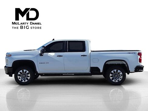 Used 2022 Chevrolet Silverado 2500 Custom w/ Custom Value Package image 3