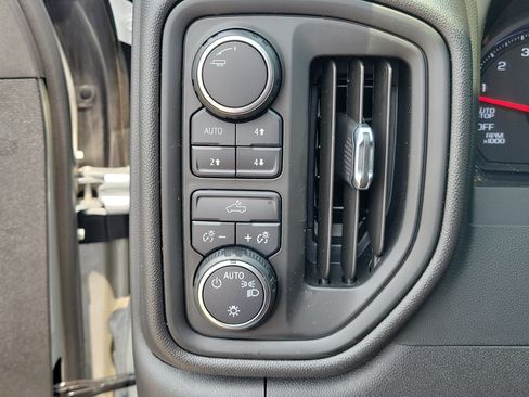 Used 2022 Chevrolet Silverado 1500 Custom Trail Boss w/ LPO, Dark Essentials Package AWD/4WD image 20