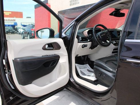 Used 2017 Chrysler Pacifica Touring-L Plus w/ Advanced Safetytec Group image 10