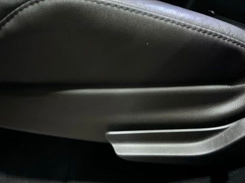 Used 2019 Cadillac Escalade Premium Luxury image 13