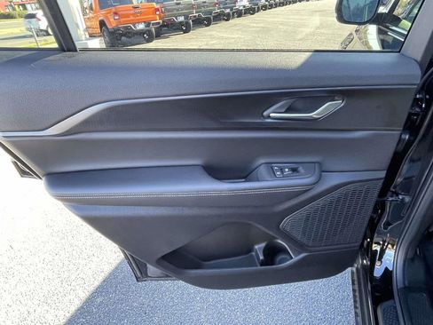 New 2025 Jeep Grand Cherokee L Altitude image 21