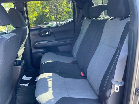 Used 2020 Toyota Tacoma TRD Sport AWD/4WD image 10