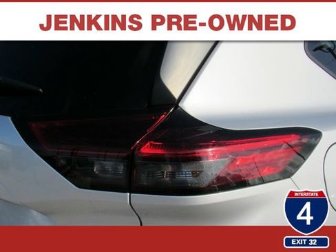 Used 2024 Nissan Rogue SV AWD/4WD image 13