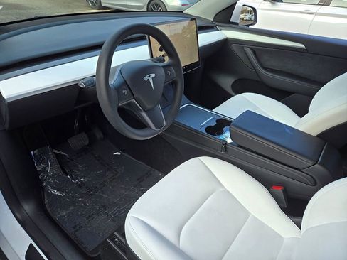 Used 2023 Tesla Model Y Long Range image 9