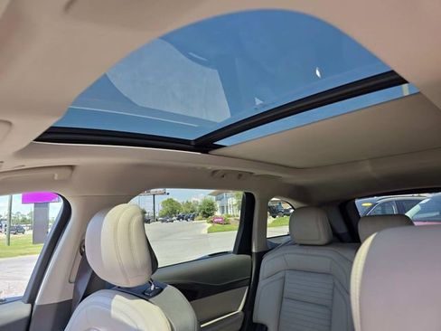 New 2025 Lincoln Nautilus Reserve image 9