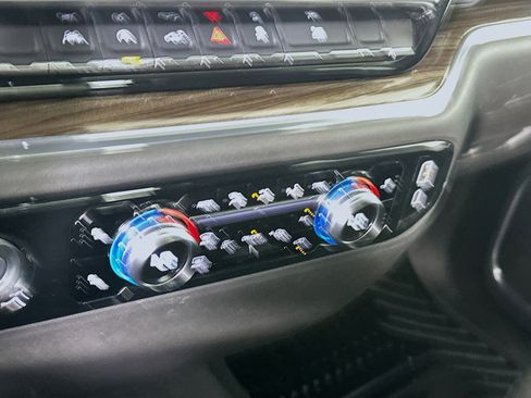 Used 2024 GMC Sierra 1500 Elevation image 24