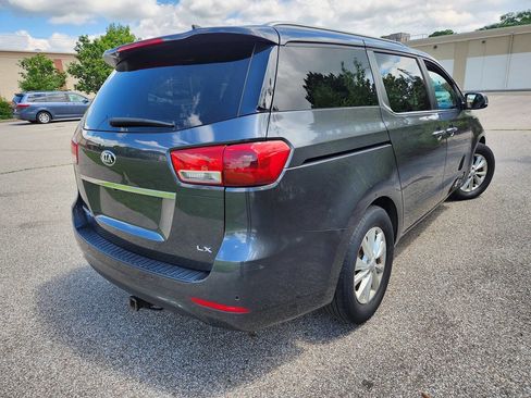 Used 2017 Kia Sedona LX w/ LX Essentials Premium Package FWD image 6