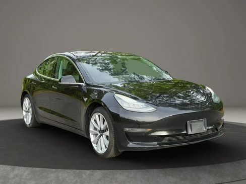 Used 2018 Tesla Model 3 Mid Range RWD image 3
