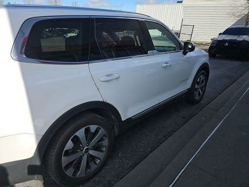 Used 2022 Kia Telluride EX w/ EX Premium Package image 12