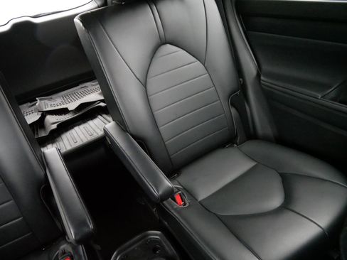 Used 2022 Toyota Highlander XLE image 14