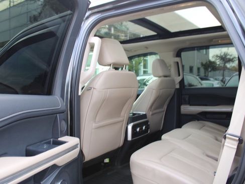 Used 2022 Ford Expedition Limited image 26