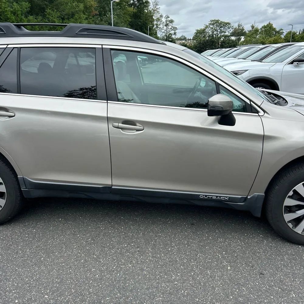 Used 2017 Subaru Outback 2.5i Limited AWD/4WD image 11