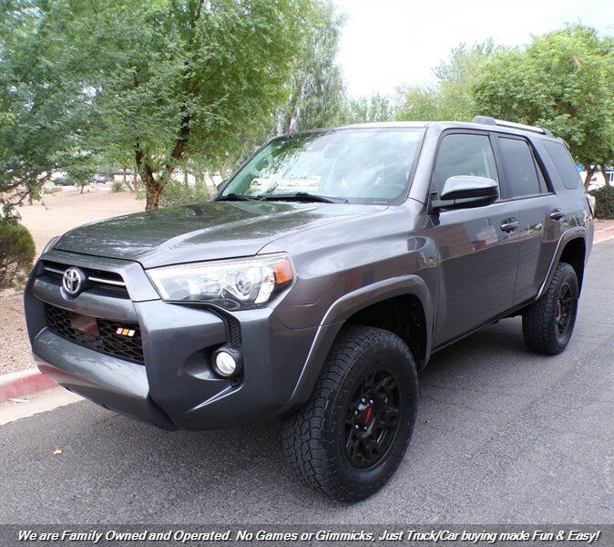 Used 2020 Toyota 4Runner SR5 AWD/4WD image 3