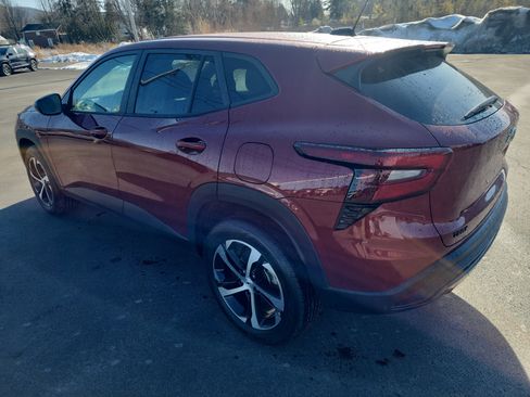 Used 2024 Chevrolet Trax RS w/ Driver Confidence Package image 6