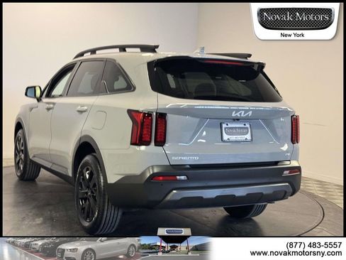 Used 2023 Kia Sorento S w/ Panoramic Sunroof Package AWD/4WD image 8