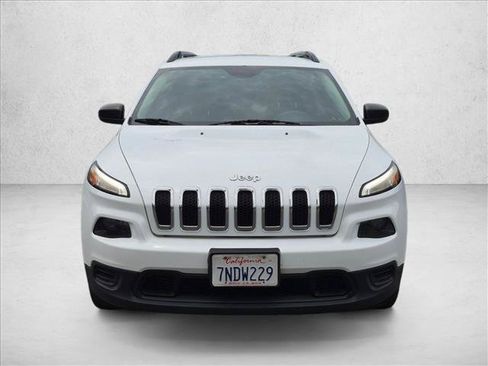 Used 2015 Jeep Cherokee Sport w/ Sport Appearance Group FWD image 2