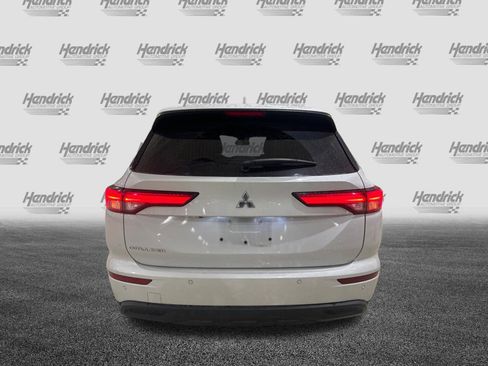 Used 2022 Mitsubishi Outlander ES FWD image 7