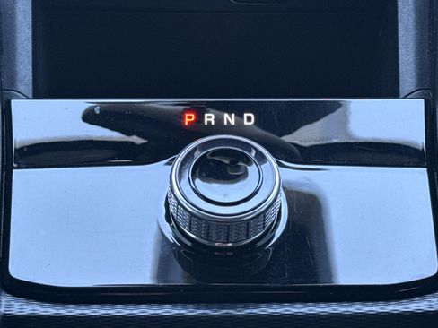 Used 2025 Jeep Grand Cherokee Laredo X image 24