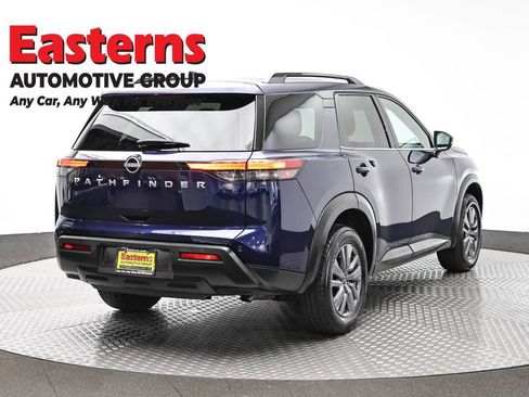 Used 2025 Nissan Pathfinder SV FWD image 5