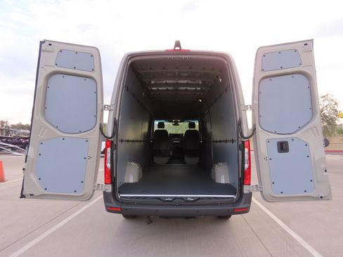 Used 2025 Mercedes-Benz Sprinter 2500 image 30