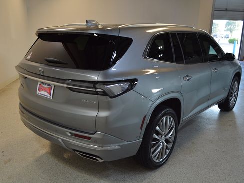 Used 2026 Buick Enclave Avenir w/ Super Cruise Package AWD/4WD image 3