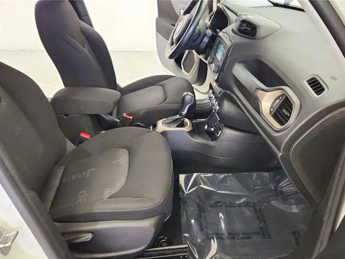 Used 2016 Jeep Renegade Latitude w/ Cold Weather Group image 35