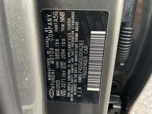 Used 2025 Hyundai Elantra Limited image 28