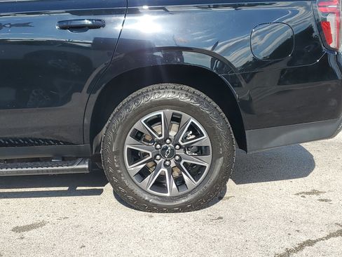 Used 2023 Chevrolet Tahoe Z71 w/ Luxury Package AWD/4WD image 31